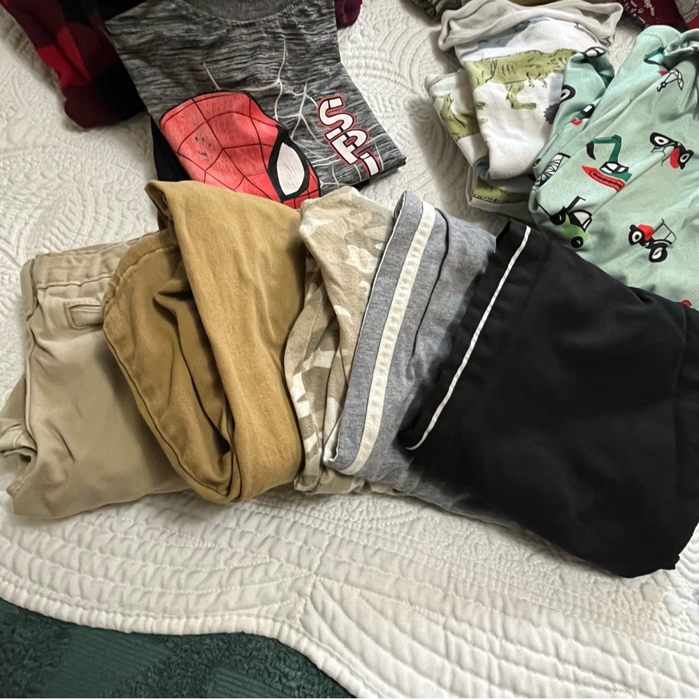 Boys 4T - 4/5 Lot Clothes Bundle Shirts Pants Shorts Pajamas Button Up Play - Picture 8 of 9